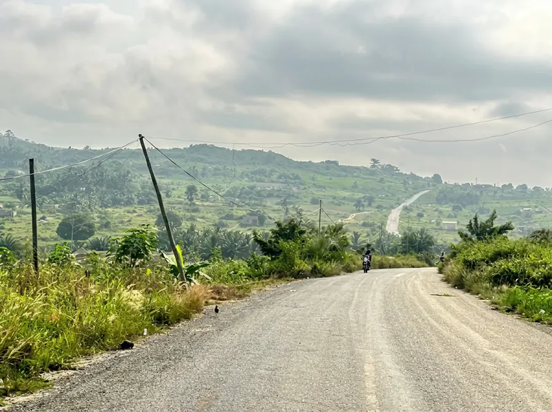 The road leading to Ashifla Royal